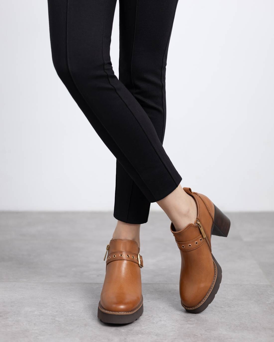 162704 Spanish Leather ankle bootie with buckle in Tan sneakers Sam Star shoes