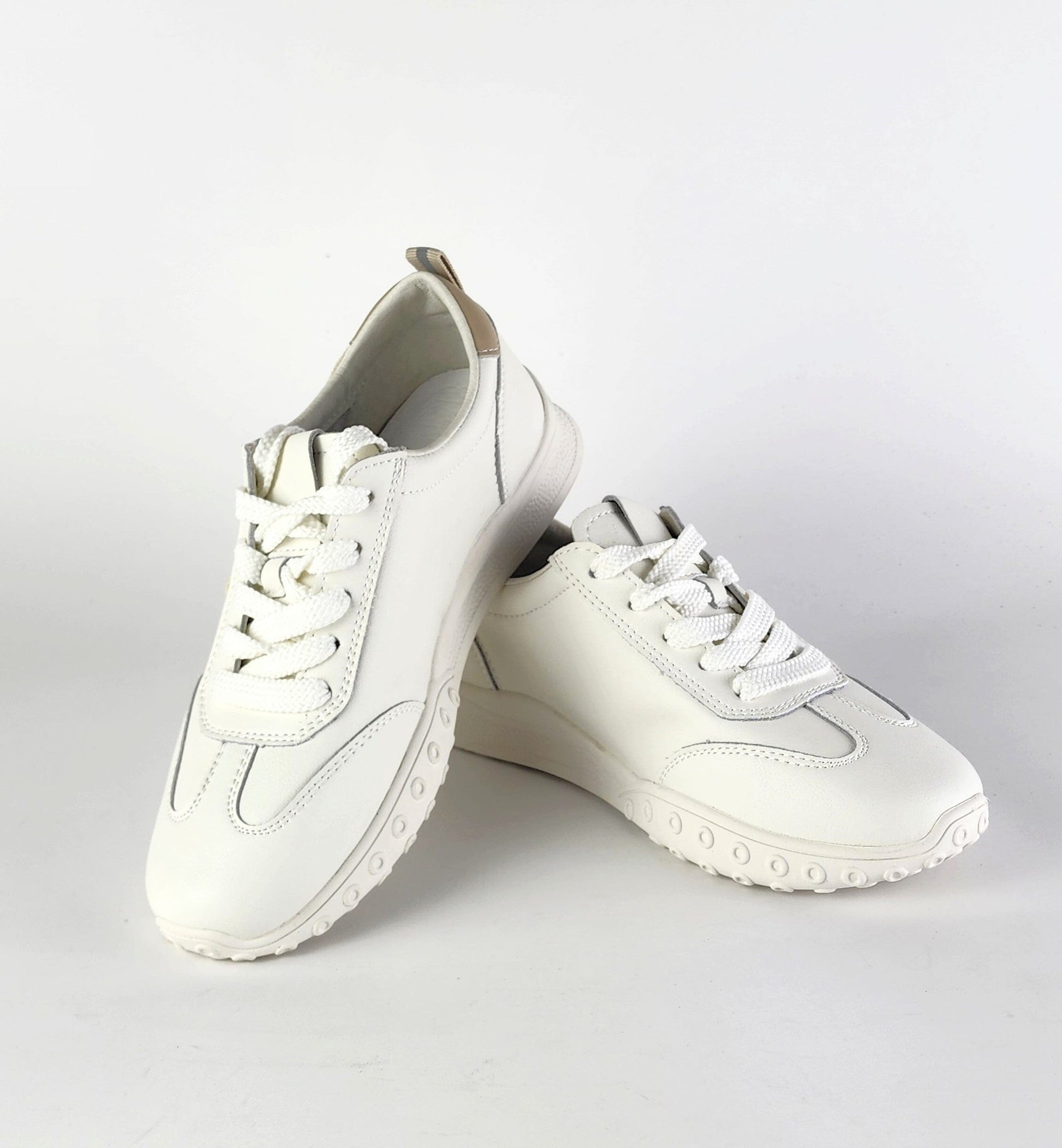 SS23009 White leather sneakers with star and flexible sole sneakers Sam Star Shoes