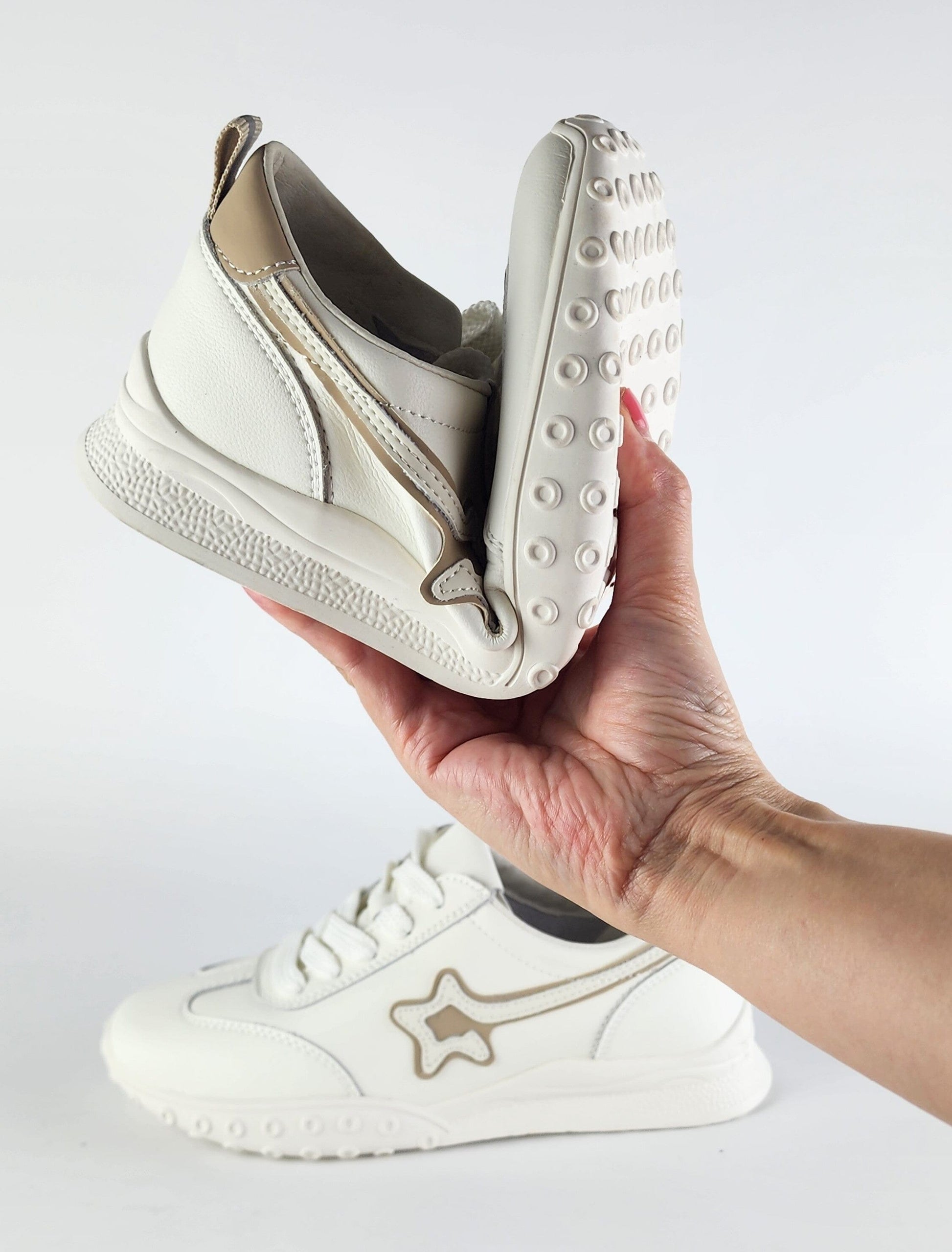 SS23009 White leather sneakers with star and flexible sole sneakers Sam Star Shoes