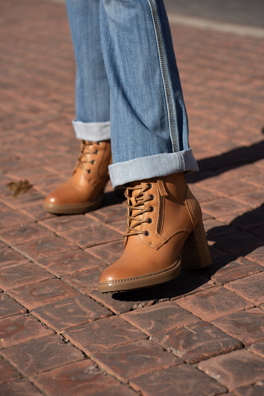 161178 Spanish Leather ankle boots with lace up in Black and Tan Boots Sam Star shoes