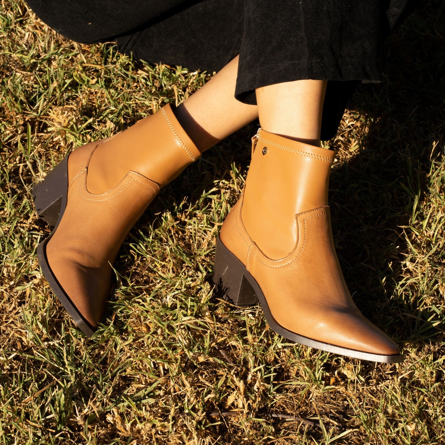 161230 Leather ankle boots with elastic in Tan Boots Sam Star shoes
