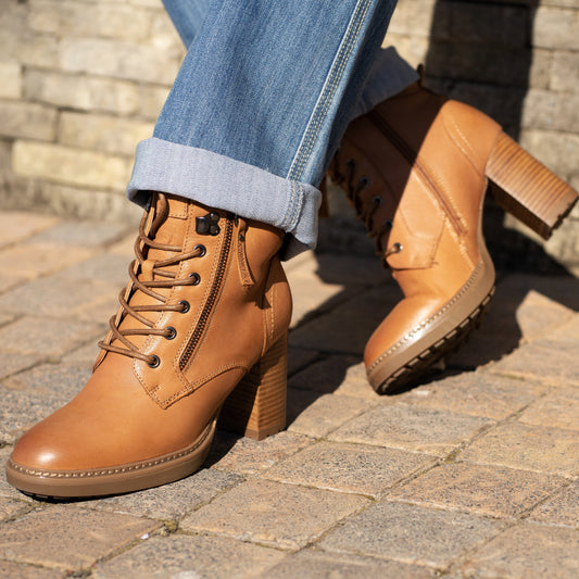 161178 Spanish Leather ankle boots with lace up in Black and Tan Boots Sam Star shoes