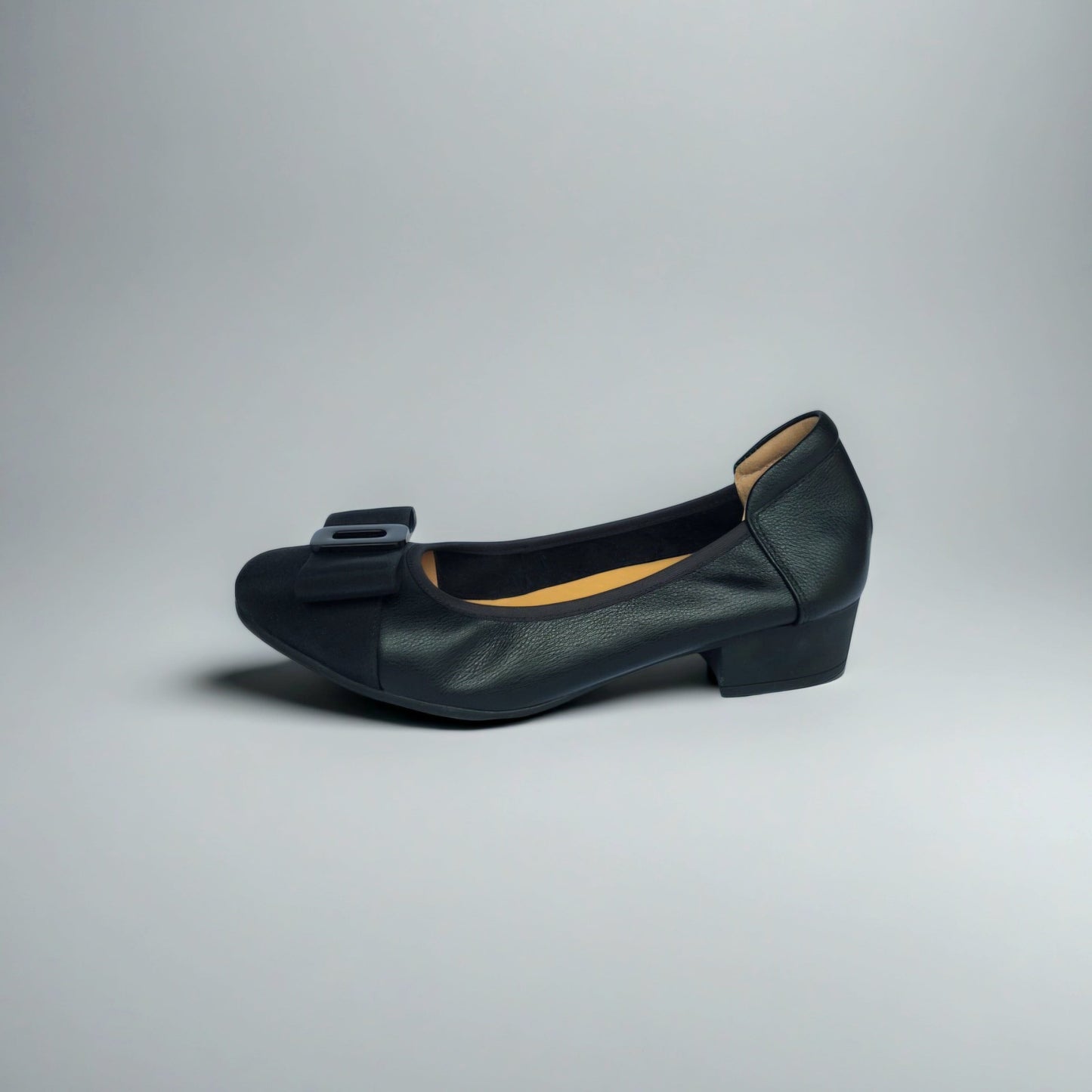 SS25002 Leather pumps with bow& Black buckle block heel ( new arrival) Pumps Sam Star shoes Black 36/3
