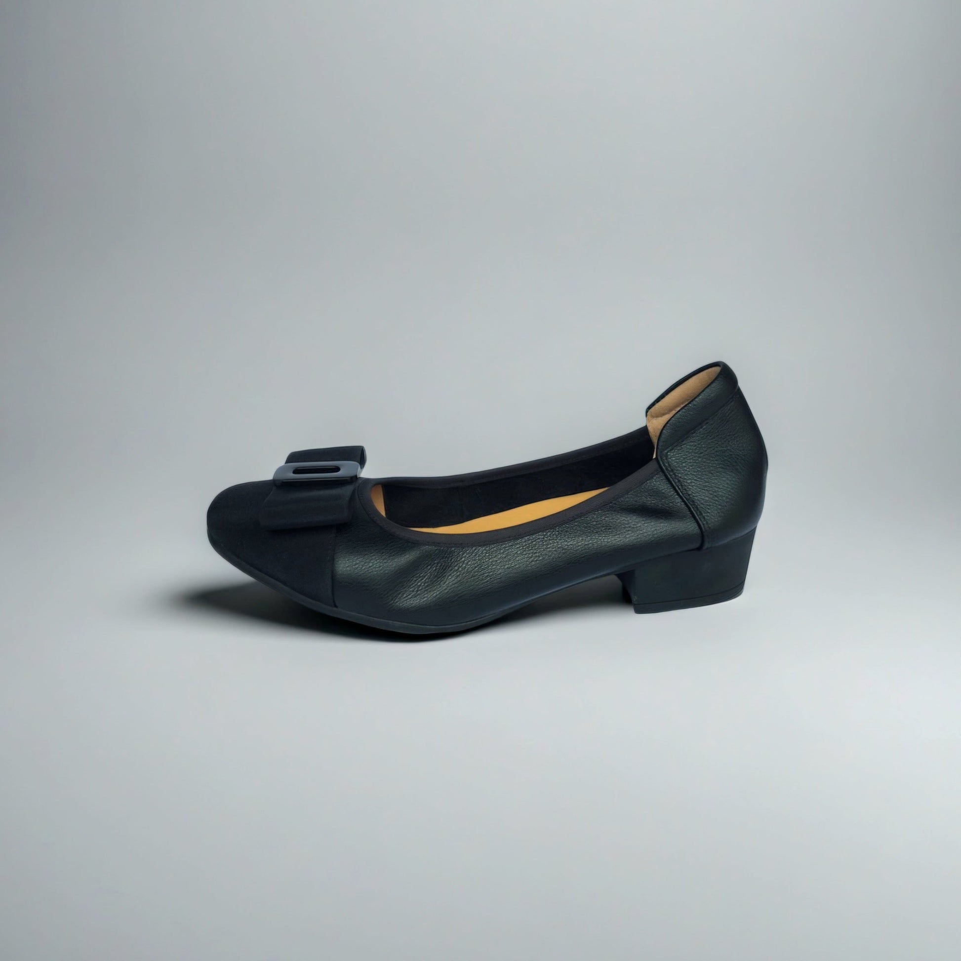 SS25002 Leather pumps with bow& Black buckle block heel ( new arrival) Pumps Sam Star shoes Black 36/3