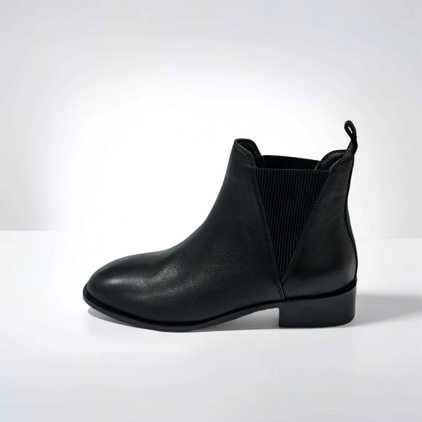 SS25006 Leather boots with elastic detail in Black and Tan Boots Sam Star shoes Black 36 (3)