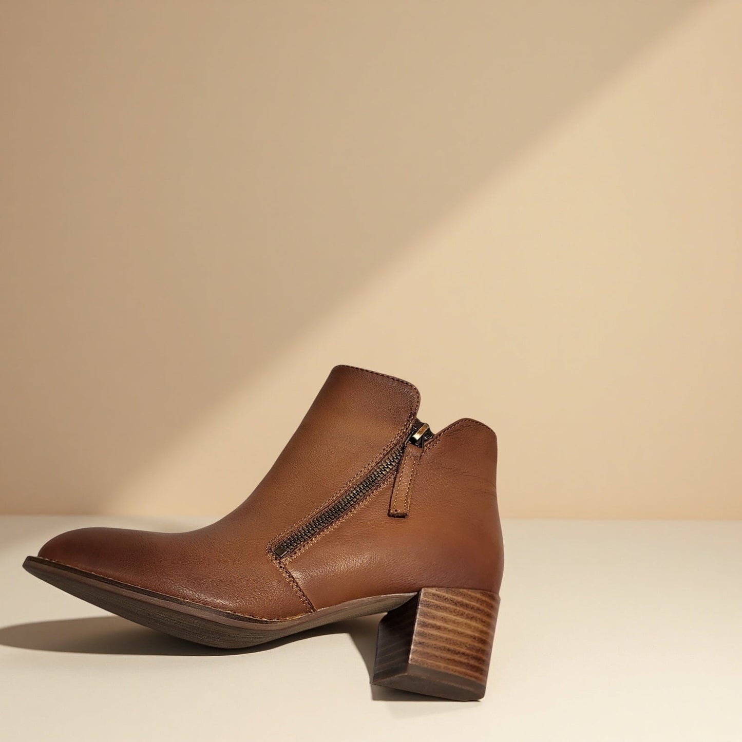 SS25005 Leather boots with zip detail with extra cushions in Black and Brown