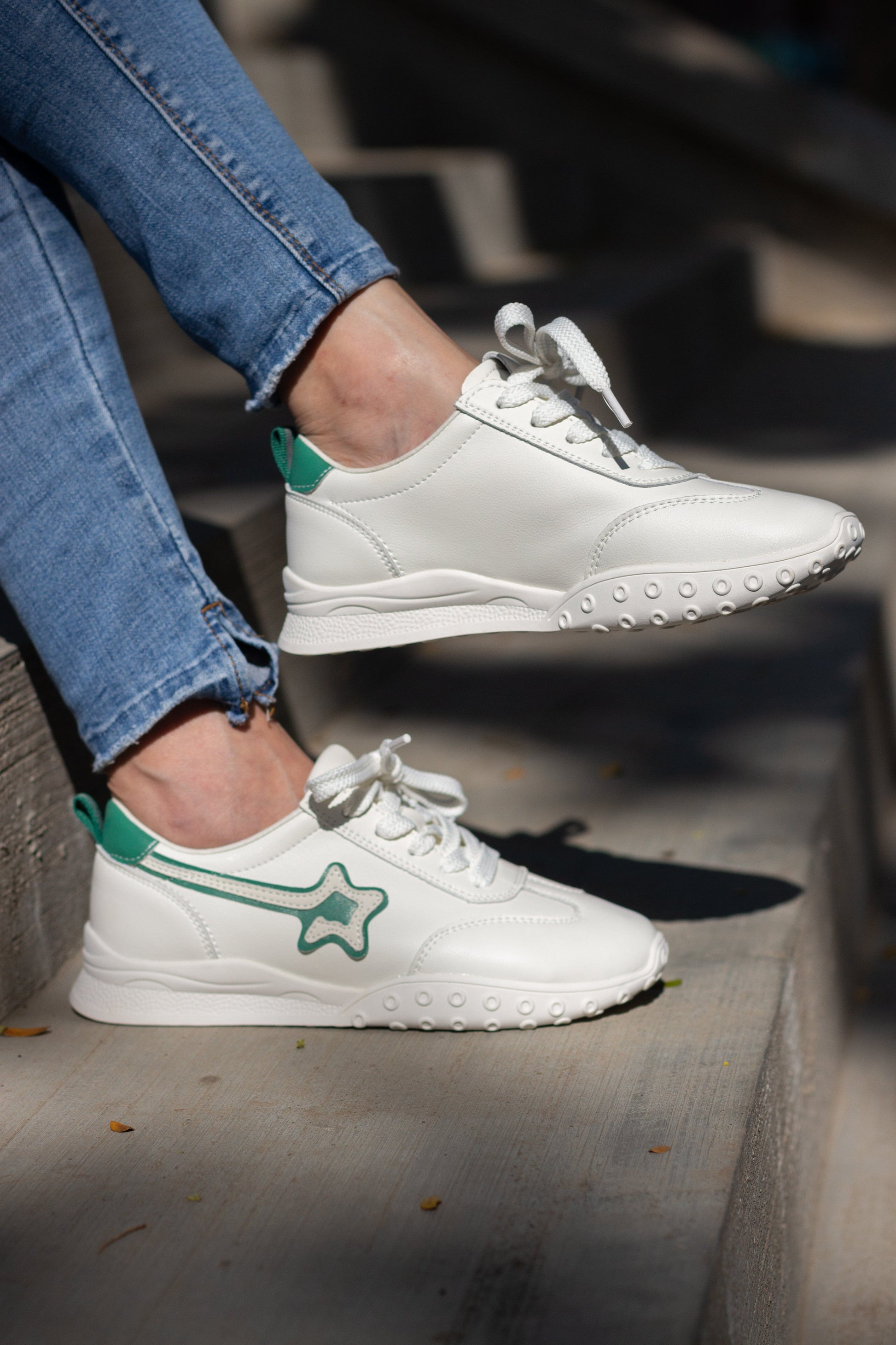 SS23009 White leather sneakers with star and flexible sole sneakers Sam Star Shoes