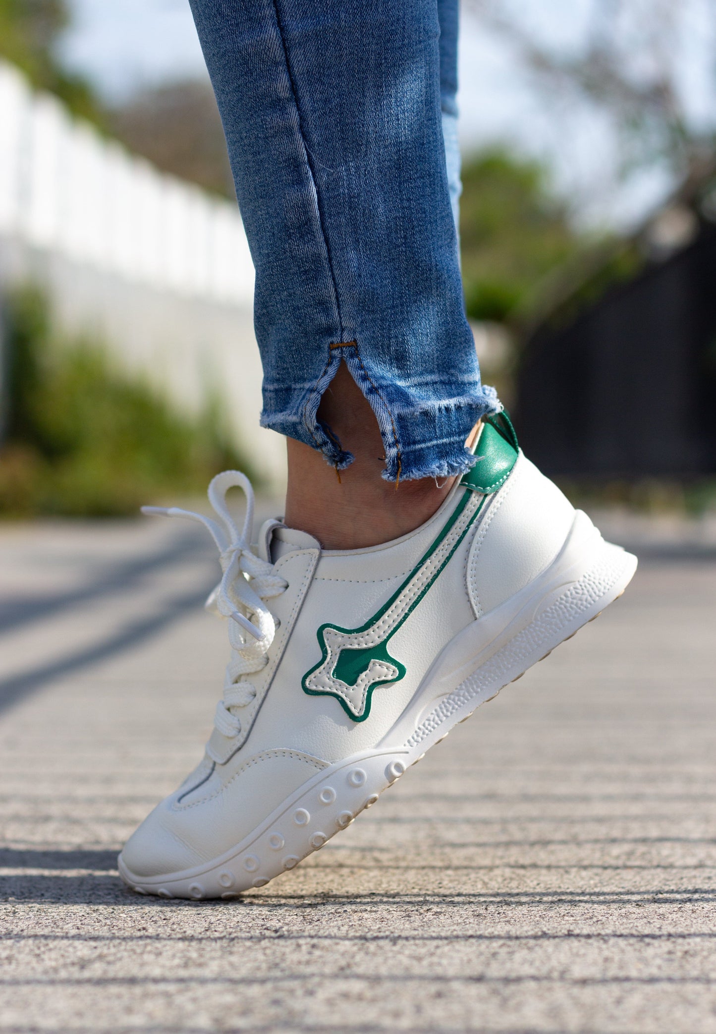 SS23009 White leather sneakers with star and flexible sole sneakers Sam Star Shoes 