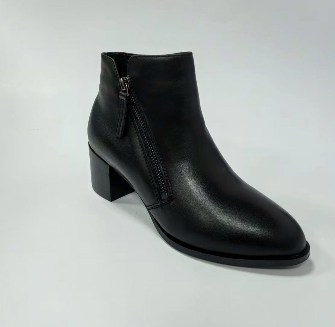SS25005 Leather boots with zip detail with extra cushions in Black and Brown Boots Sam Star shoes