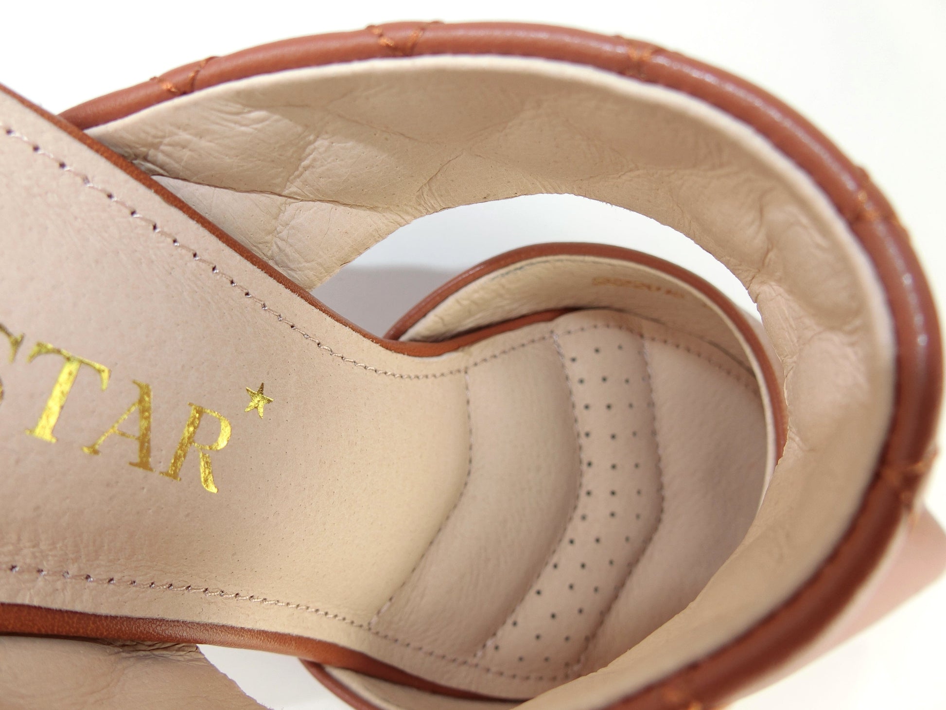 SS22015 Genuine leather court shoes in quilted detail in Tan ladies shoes Sam Star Shoes