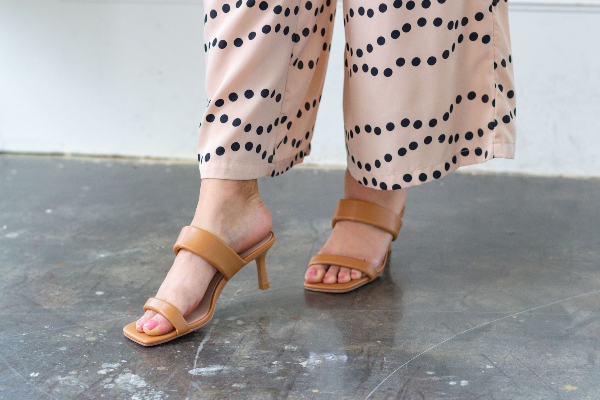 SS22011 Genuine leather puffy straps sandals in Tan sandals Sam Star Shoes