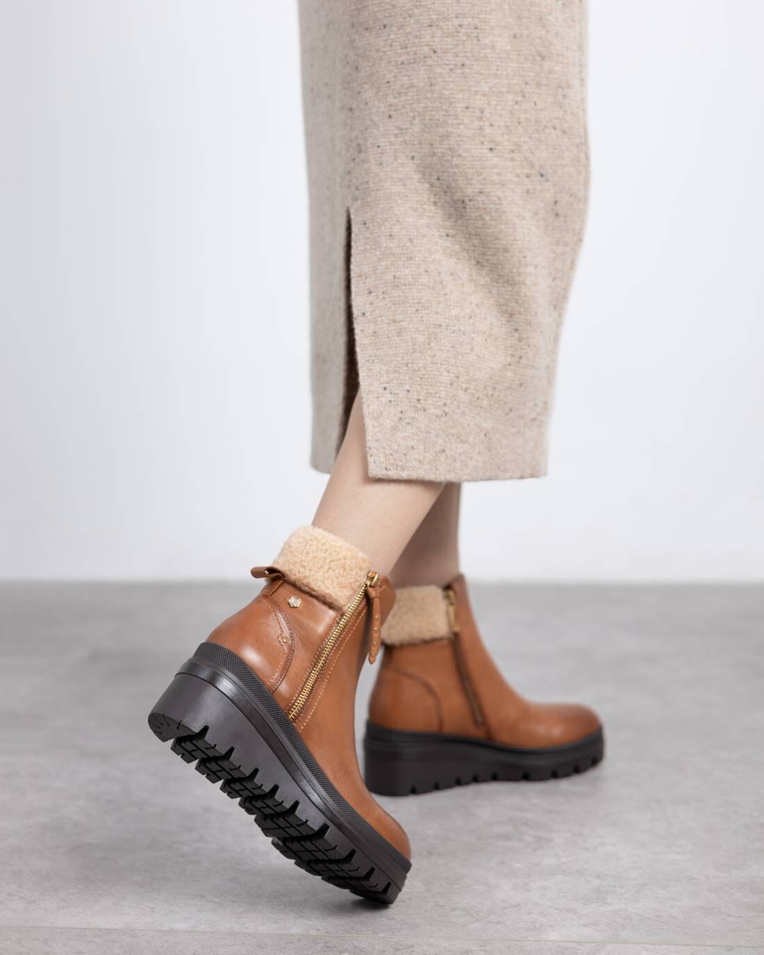162712 Spanish leather wedge boots with faux fur in Tan Boots Sam Star shoes 