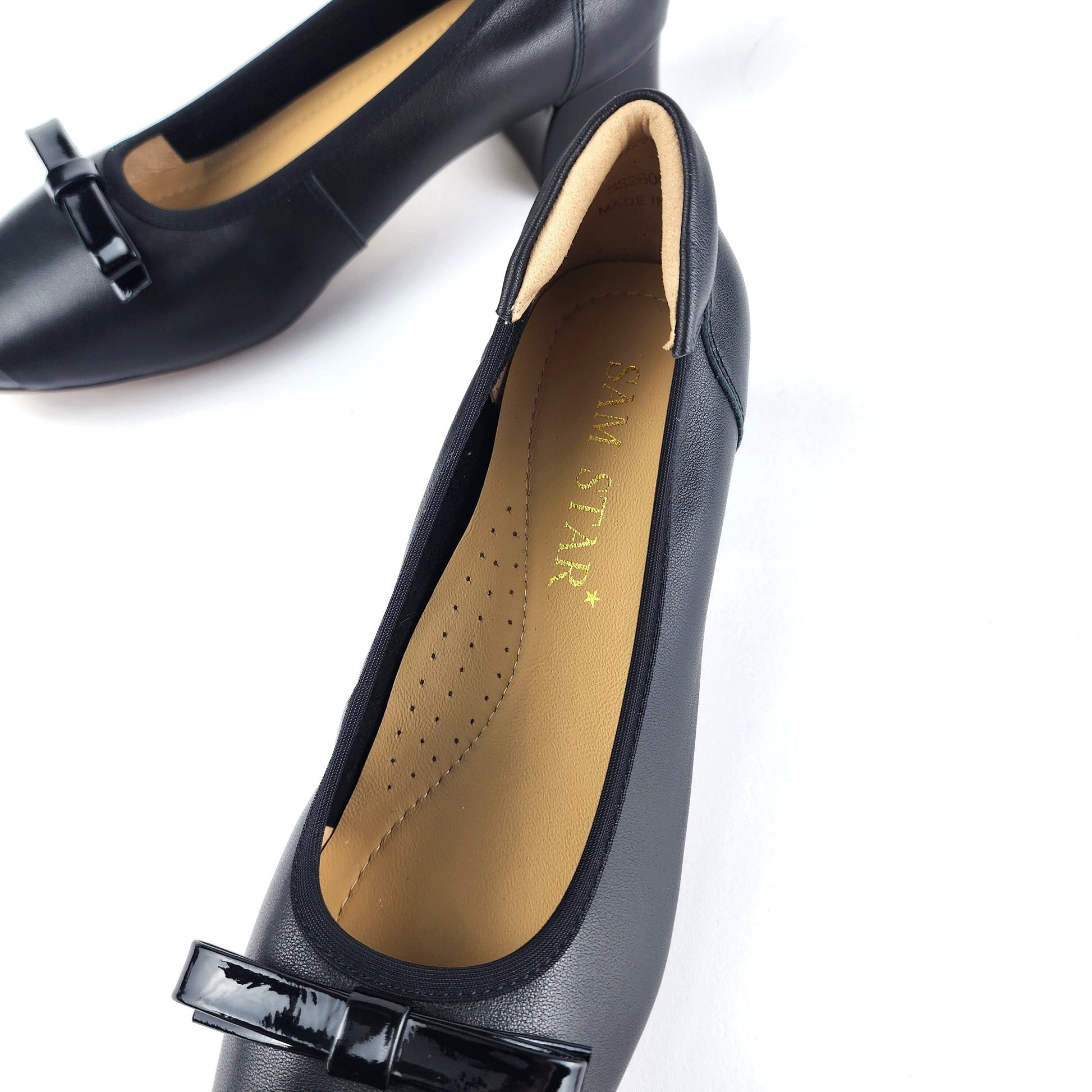 SS26005 Leather pumps with bow in block heel in Black and White (New) Pumps Sam Star shoes 