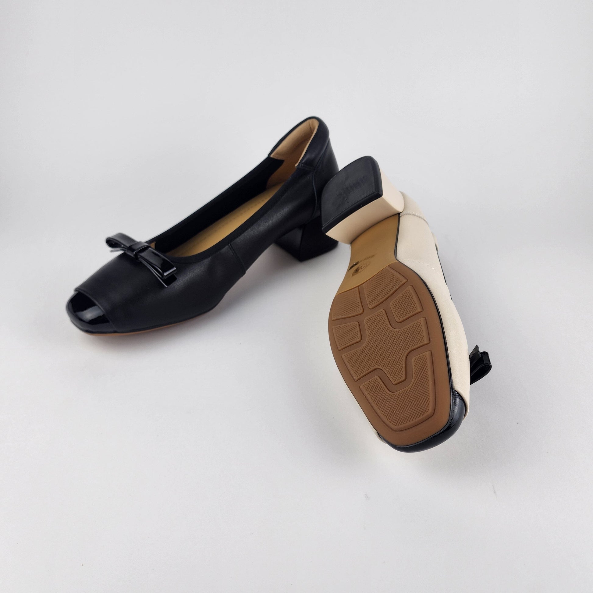 SS26005 Leather pumps with bow in block heel in Black and White (New) Pumps Sam Star shoes 