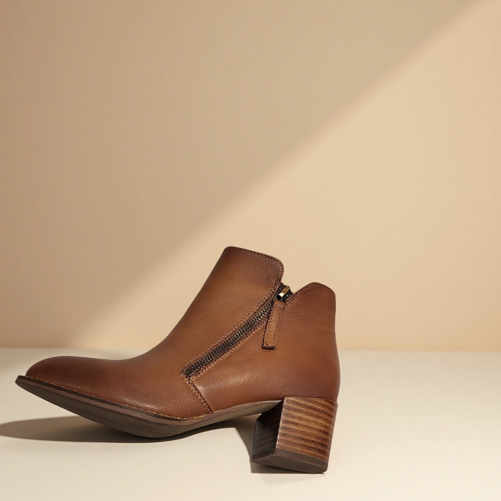 SS25005 Leather boots with zip detail with extra cushions in Black and Brown Boots Sam Star shoes 