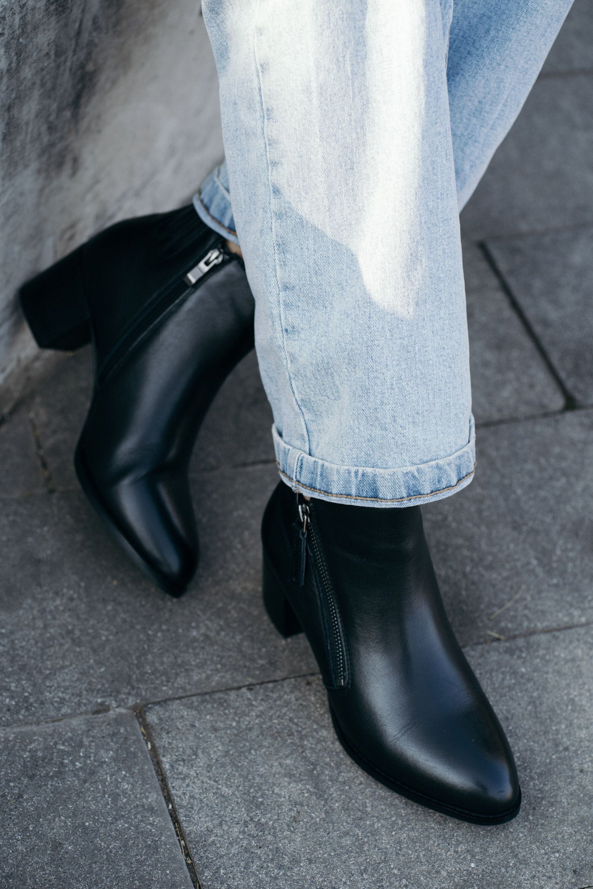 SS25005 Leather boots with zip detail with extra cushions in Black and Brown Boots Sam Star shoes 