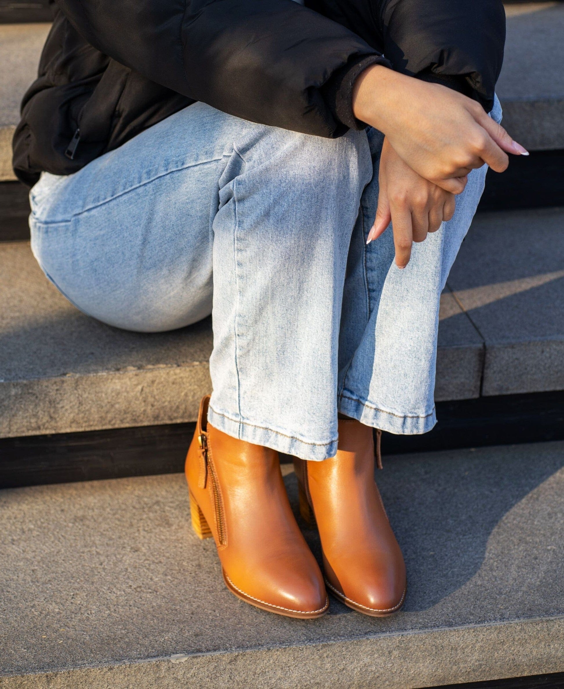 SS25005 Leather boots with zip detail with extra cushions in Black and Brown Boots Sam Star shoes 